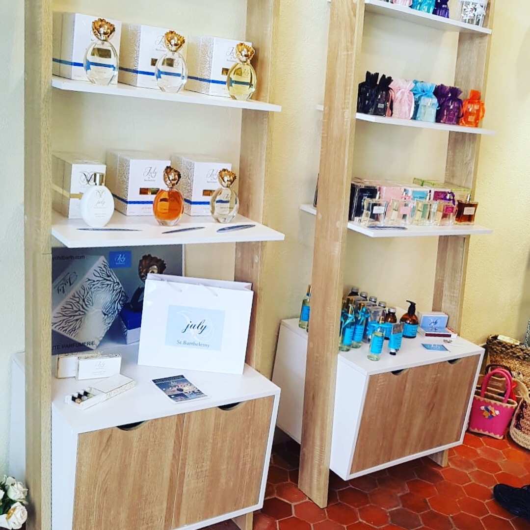 åpning av juli-konseptbutikkens parfymeri i St Barth i Grasse historiske sentrum